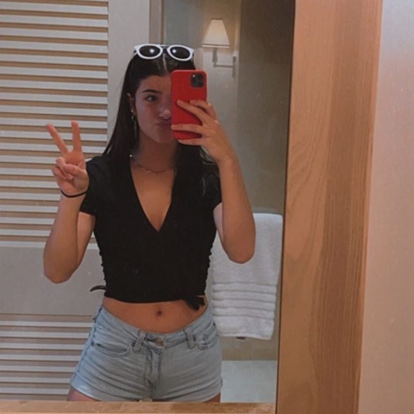 Meet your Posher, Charli - Picture 1 of 3